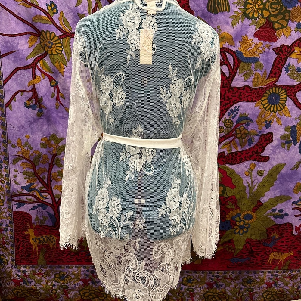Meshki White Lace Robe - Picture 2 of 4